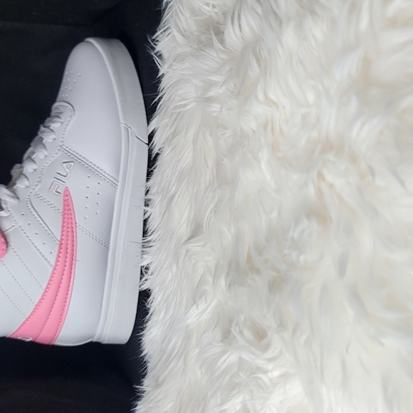 #11 Fila Women's White and Pink Sneakers